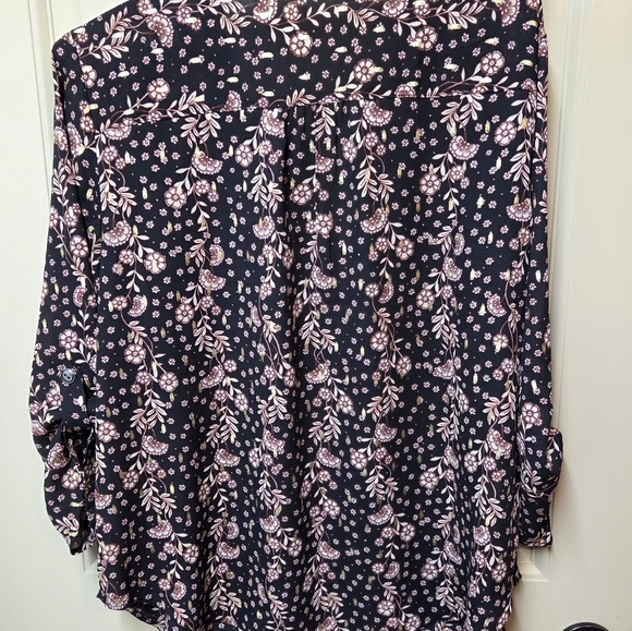 Maurices Floral Top Size Large Gold Fecks Roll Tab Sleeves Lightweight Womens - Picture 7 of 16